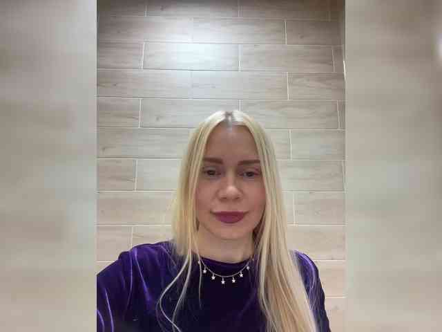 MirandaNow's chat room