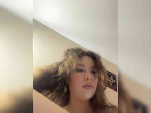 YourLadyyy's chat room