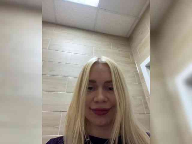 MirandaNow's chat room