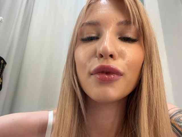 Cristi-Candy's chat room