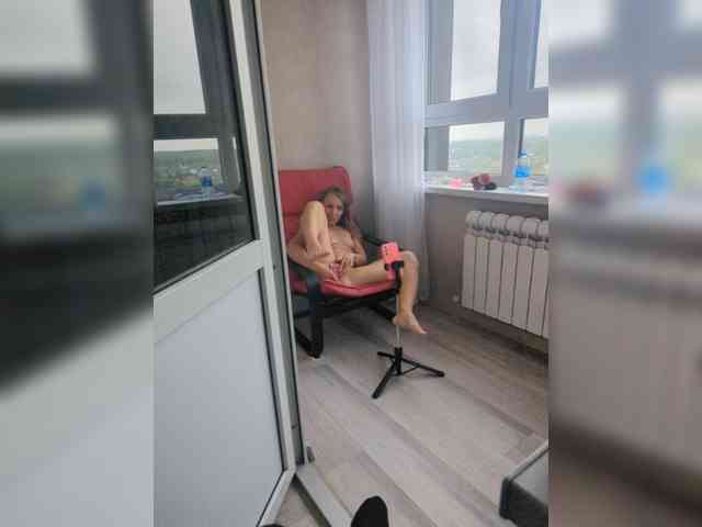 Anallovess's chat room