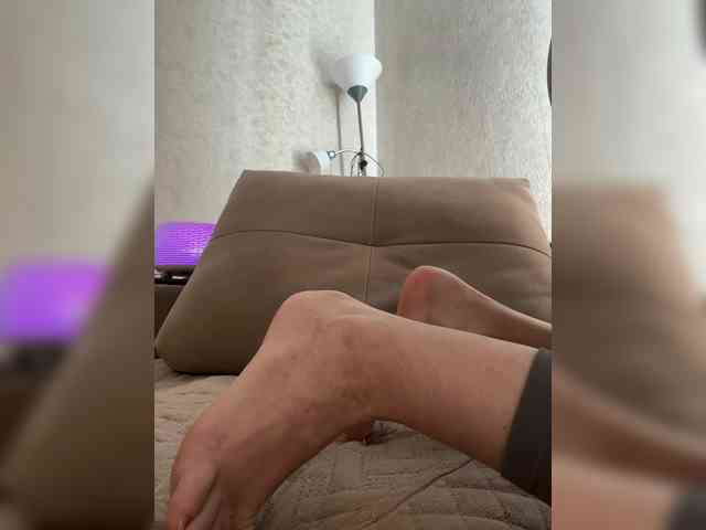 LedyMiya's chat room