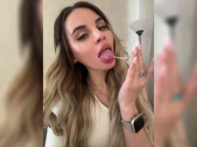 LedyMiya's chat room