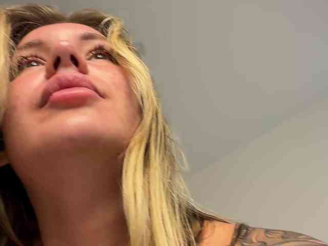 SquirtalPussy's chat room
