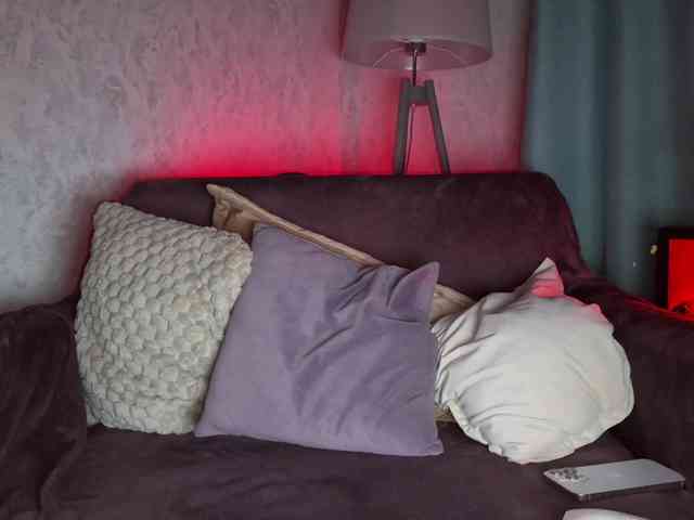 PinkFoxya's chat room