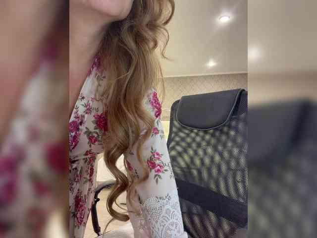 Milf_Zabava's chat room