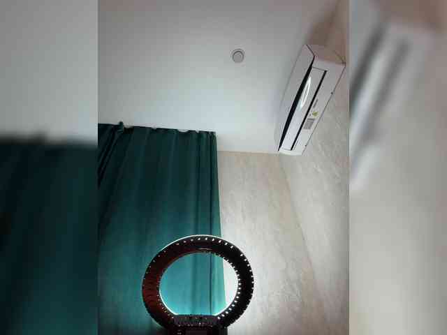 _Ellidi_'s chat room