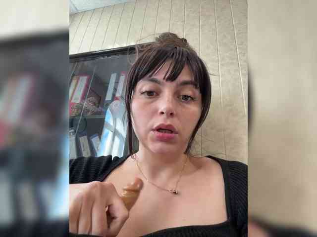 LustySass's chat room