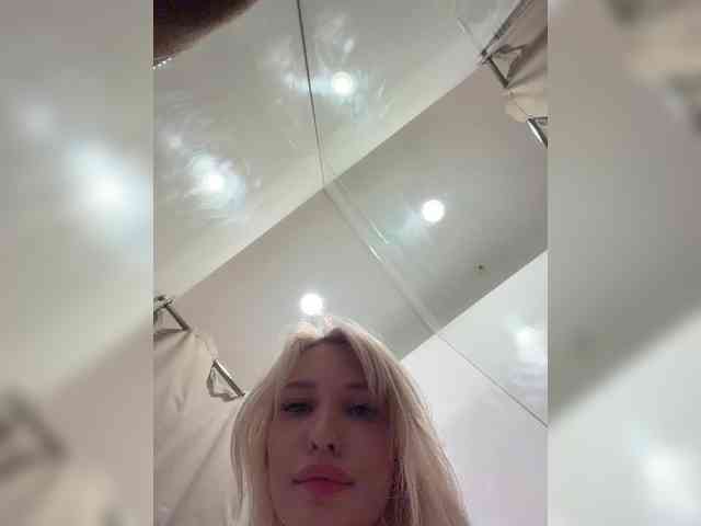 Cristi-Candy's chat room