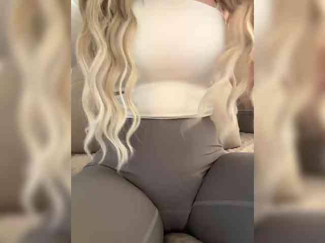 LedyMiya's chat room