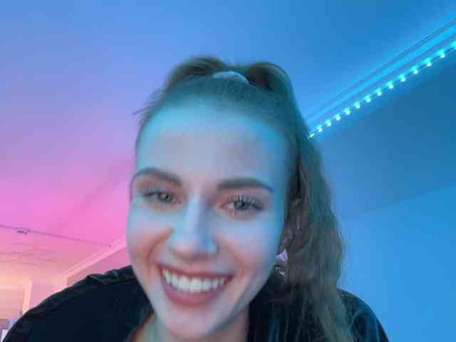 VikkiExtraCheese's chat room