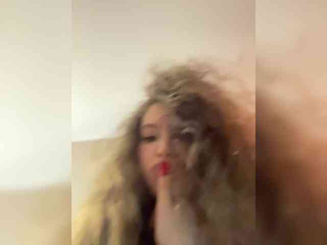 YourLadyyy's chat room