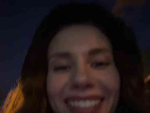 VikkiExtraCheese's chat room