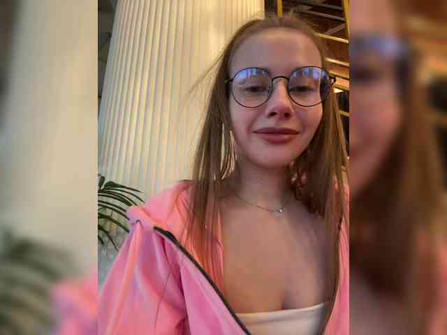 VikkiExtraCheese's chat room