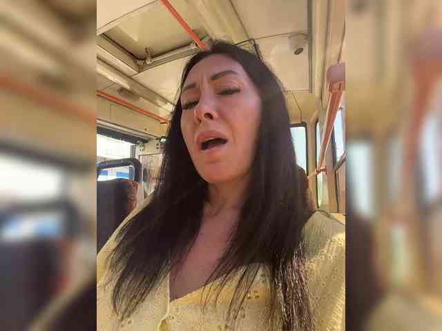 Karolina_Milf's chat room