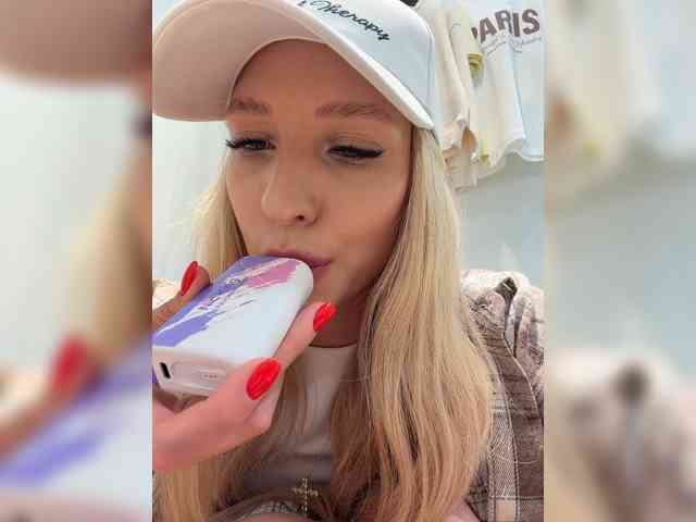 Cristi-Candy's chat room