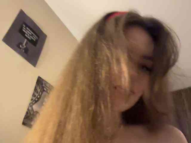 YourLadyyy's chat room