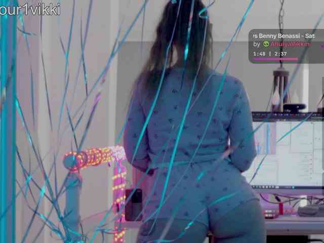 VikkiExtraCheese's chat room