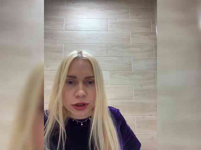 MirandaNow's chat room