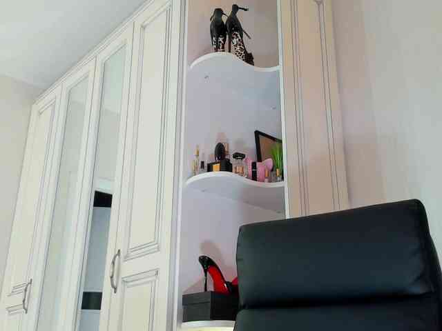 Femdomheels's chat room