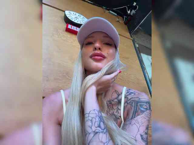 Cristi-Candy's chat room