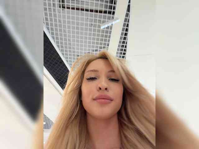 Cristi-Candy's chat room