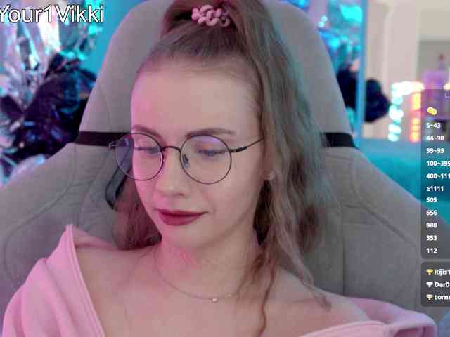 VikkiExtraCheese's chat room