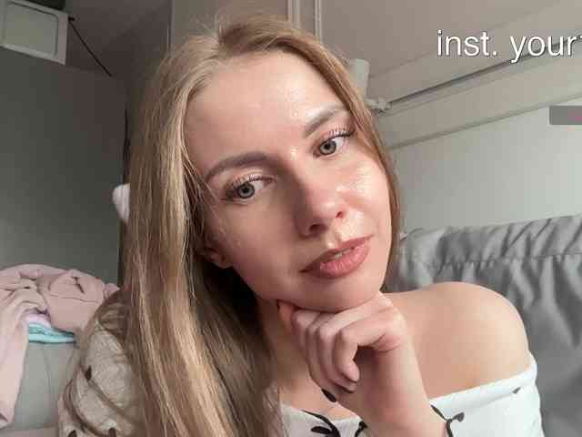 VikkiExtraCheese's chat room