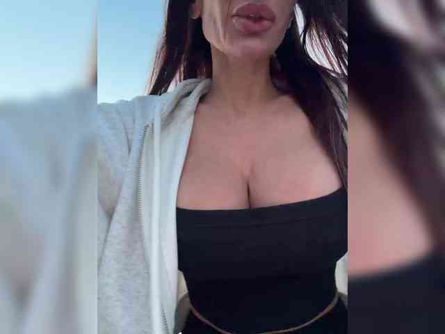 OrgazMia's chat room