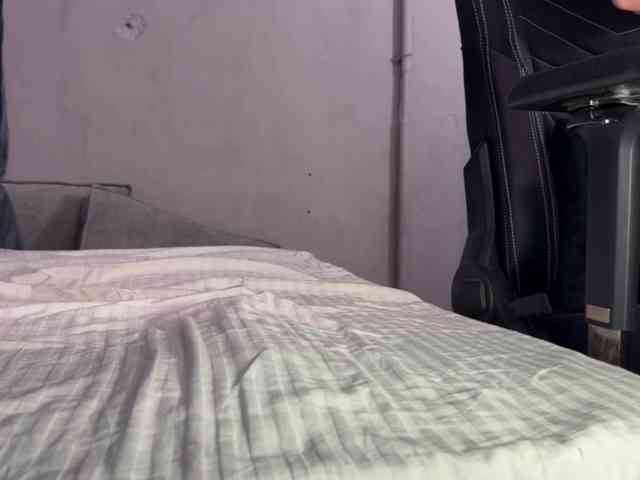 cutemilana_sexwife's chat room