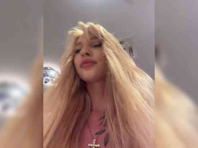 Cristi-Candy's chat room