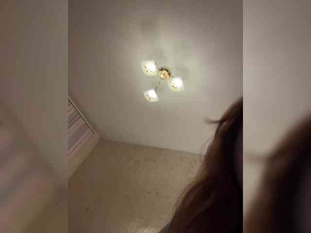 LittleDelora's chat room