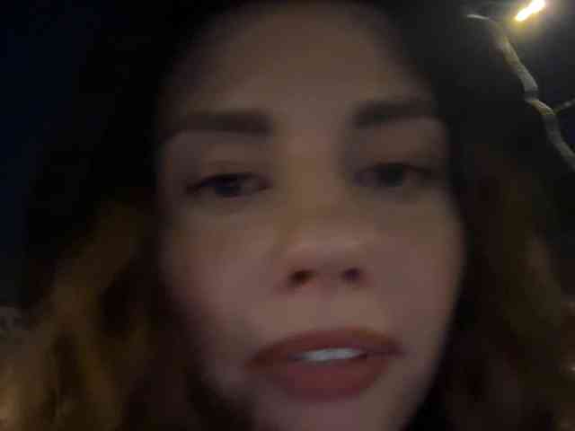 VikkiExtraCheese's chat room