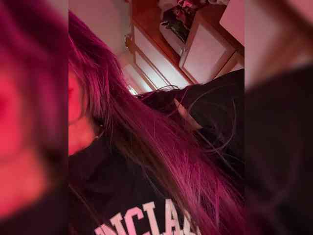 VIP17CoupleDream's chat room