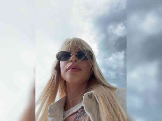 Cristi-Candy's chat room