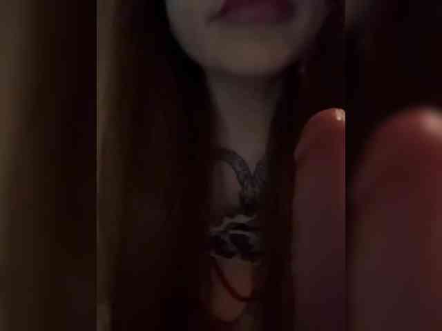 LittleDilara's chat room