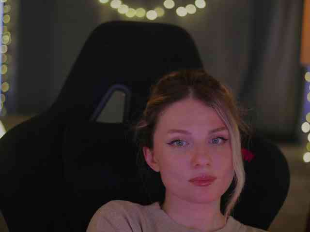 D_i_aM's chat room