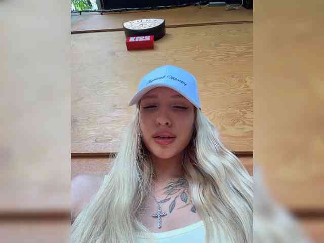 Cristi-Candy's chat room