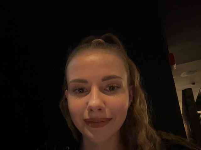 VikkiExtraCheese's chat room