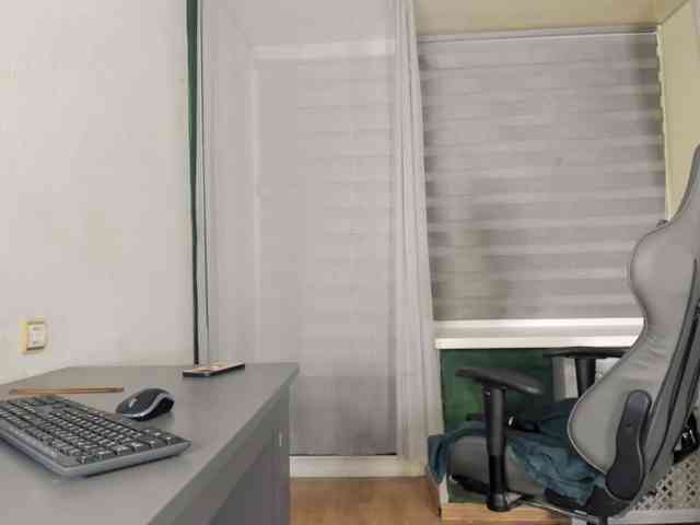 1_Aariella_1's chat room