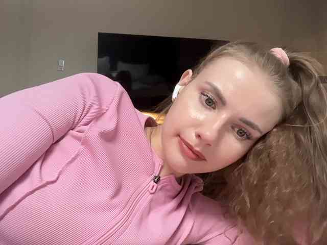 VikkiExtraCheese's chat room