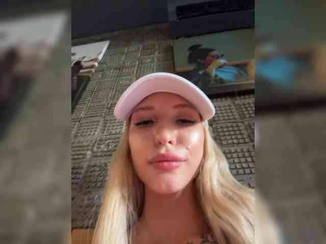 Cristi-Candy's chat room