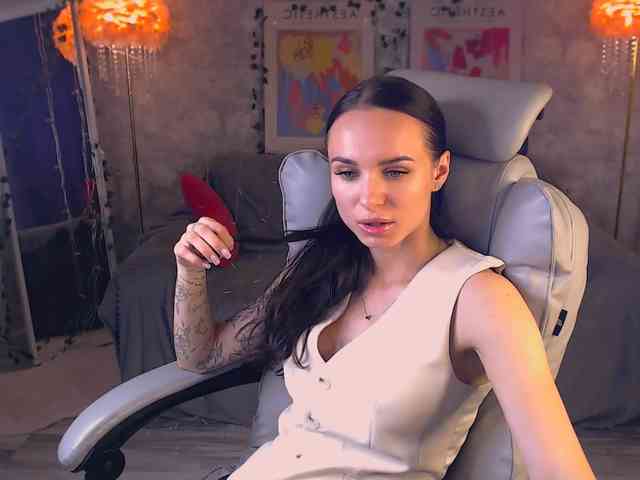 NicoleMerz's chat room