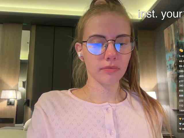 VikkiExtraCheese's chat room