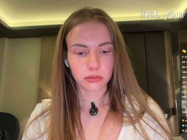 VikkiExtraCheese's chat room