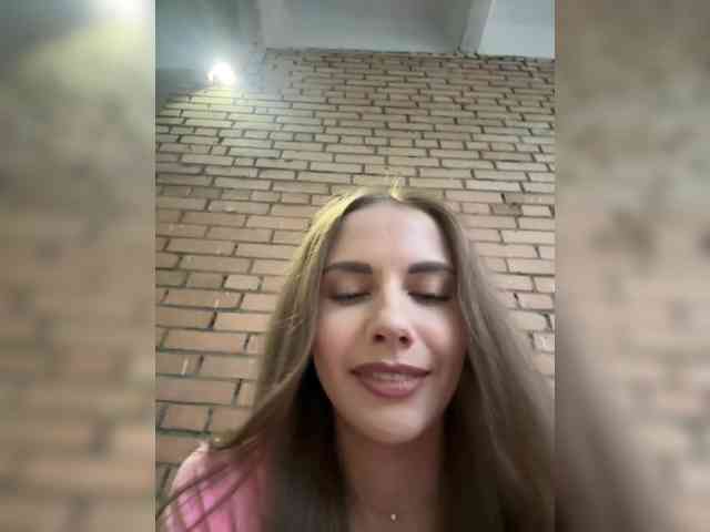 VikkiExtraCheese's chat room