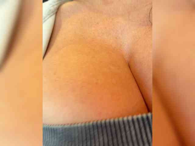 OrgazMia's chat room