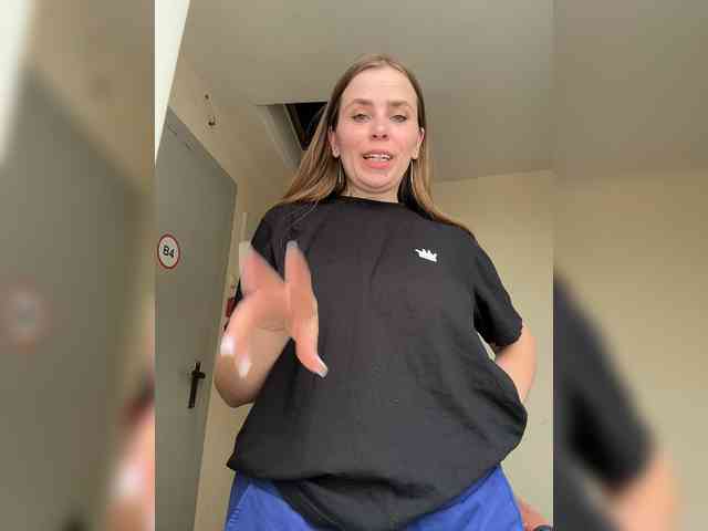 LolaSexxx's chat room