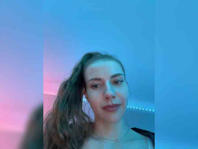 VikkiExtraCheese's chat room