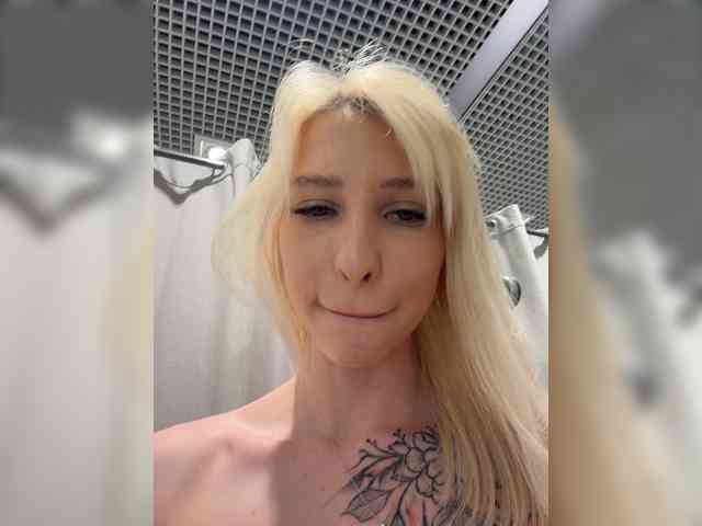 Cristi-Candy's chat room